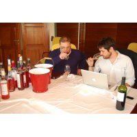 La prestigiosa Guía Peñín, la Biblia de los vinos de España, visitó el martes la sede del Consejo Regulador de la Denominación de Origen Somontano para catar sus Vinos